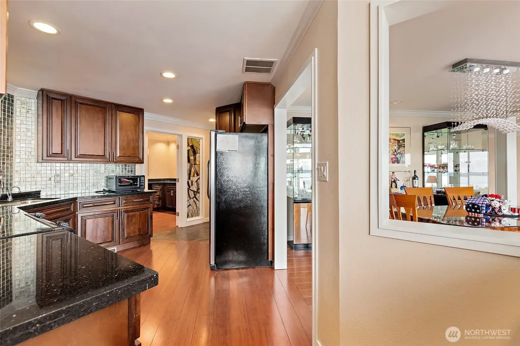 1919 SW Cove Point Road Burien WA 98146