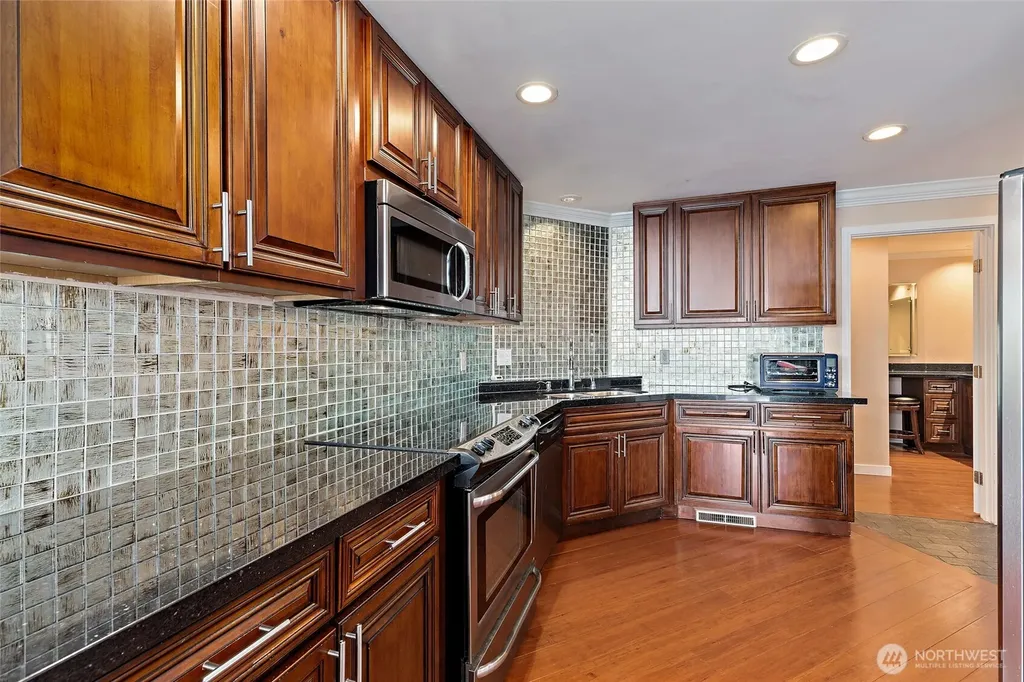 1919 SW Cove Point Road Burien WA 98146