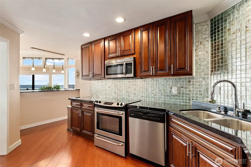 1919 SW Cove Point Road Burien WA 98146