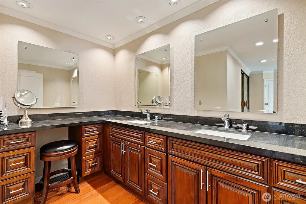 1919 SW Cove Point Road Burien WA 98146