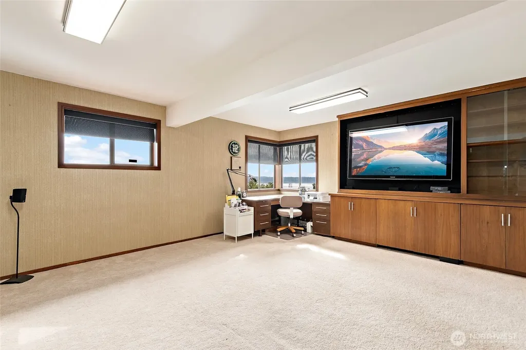 1919 SW Cove Point Road Burien WA 98146