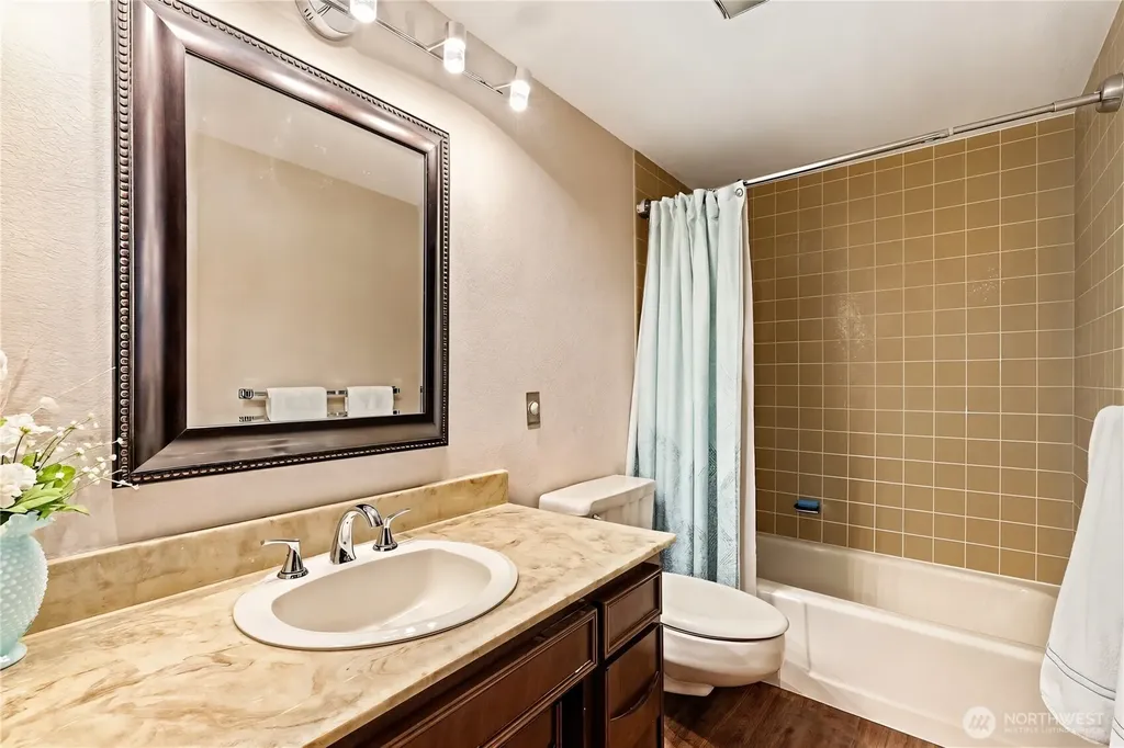 1919 SW Cove Point Road Burien WA 98146