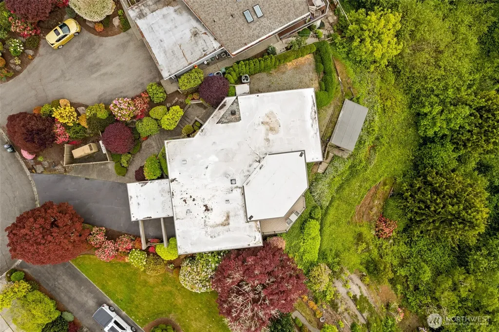 1919 SW Cove Point Road Burien WA 98146