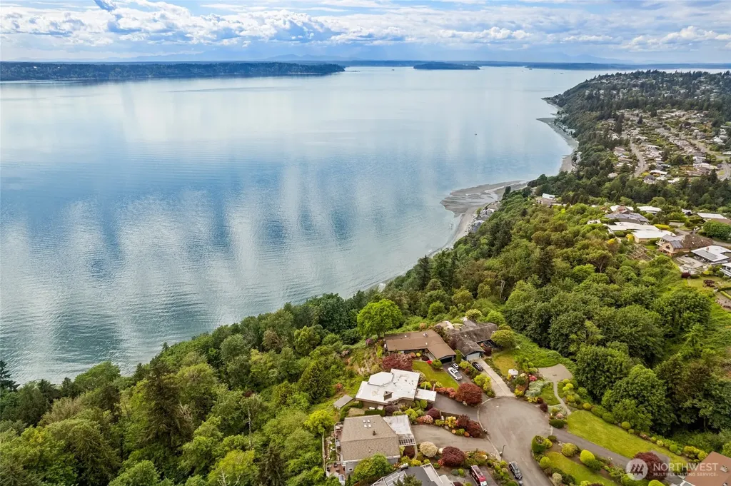 1919 SW Cove Point Road Burien WA 98146