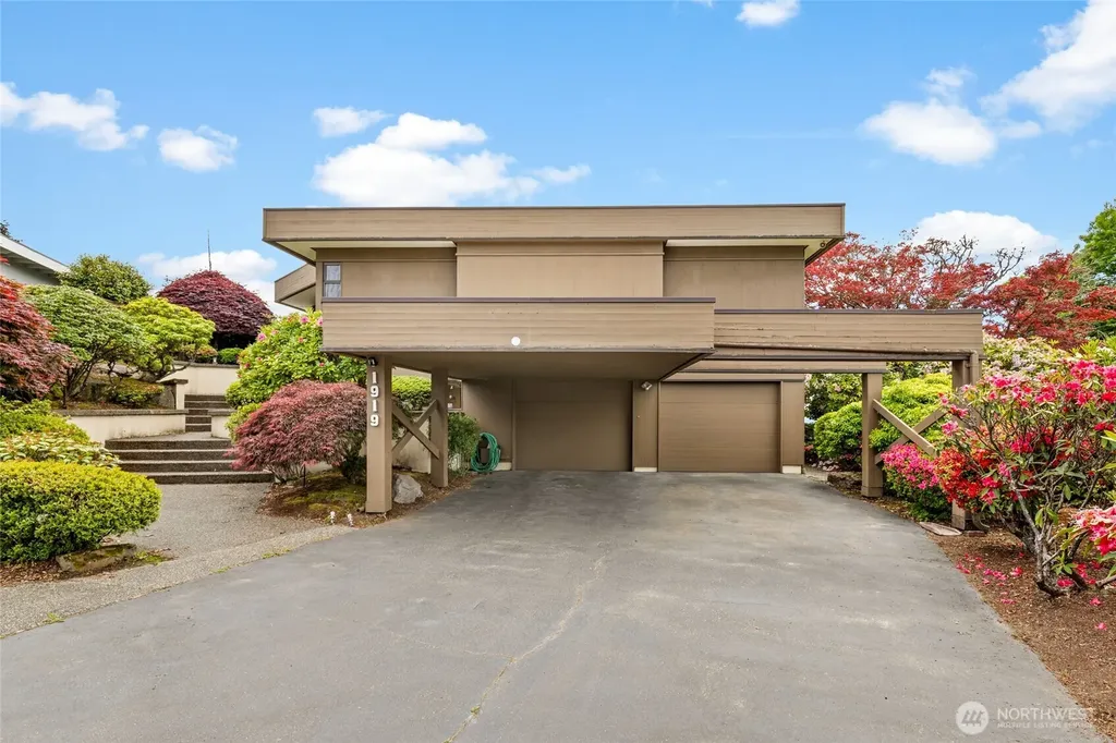 1919 SW Cove Point Road Burien WA 98146
