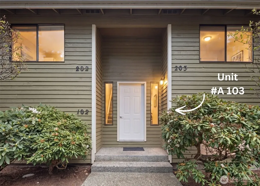 75 NW Columbia Drive Oak Harbor WA 98277