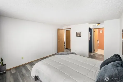 75 NW Columbia Drive Oak Harbor WA 98277