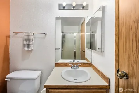 75 NW Columbia Drive Oak Harbor WA 98277
