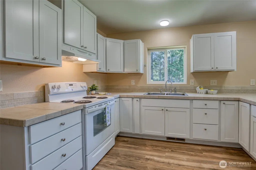 44 Hale Avenue Hoquiam WA 98550