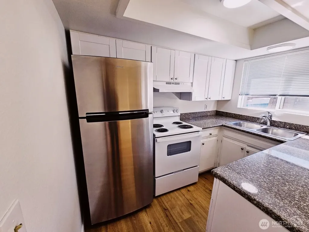 16 147th Avenue SE Bellevue WA 98007