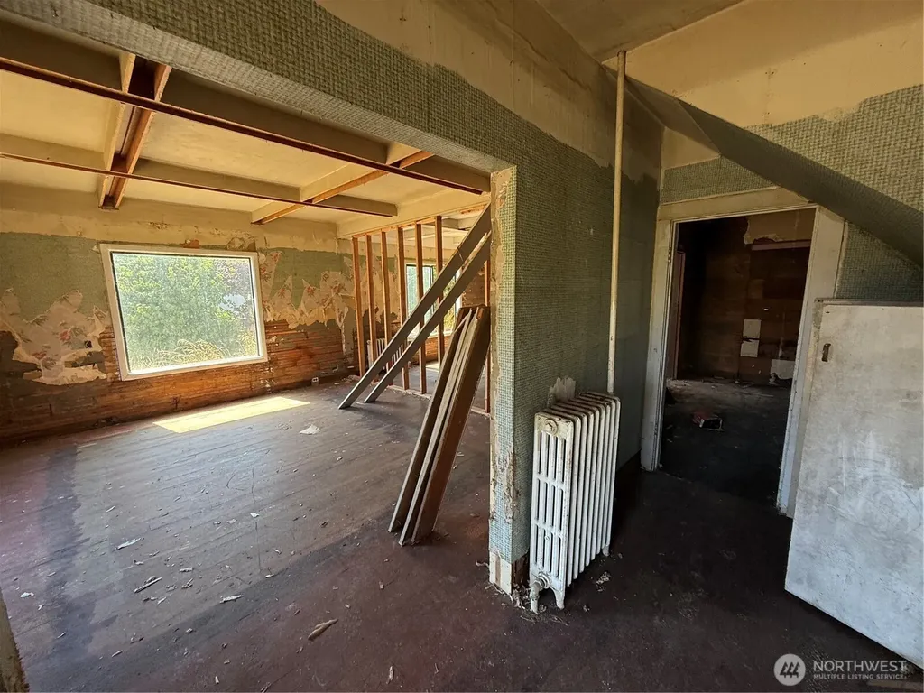 222 12th Street Raymond WA 98577