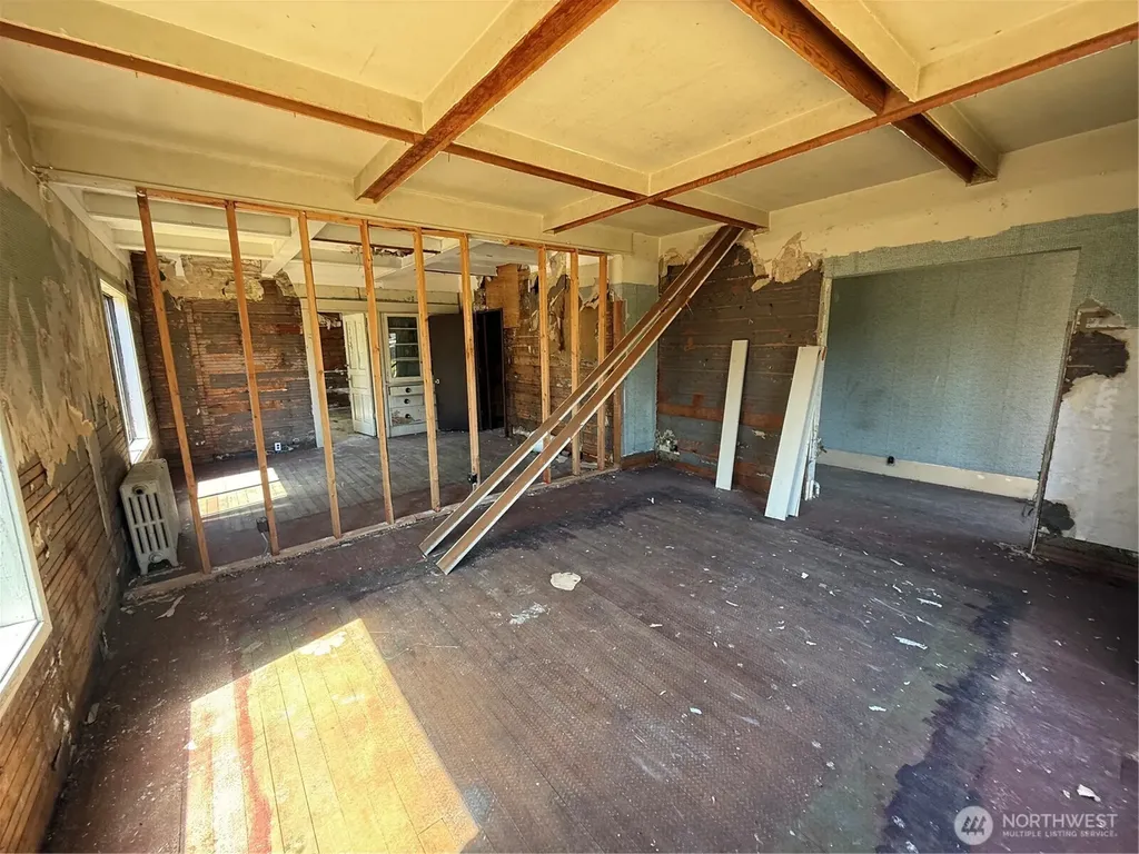 222 12th Street Raymond WA 98577