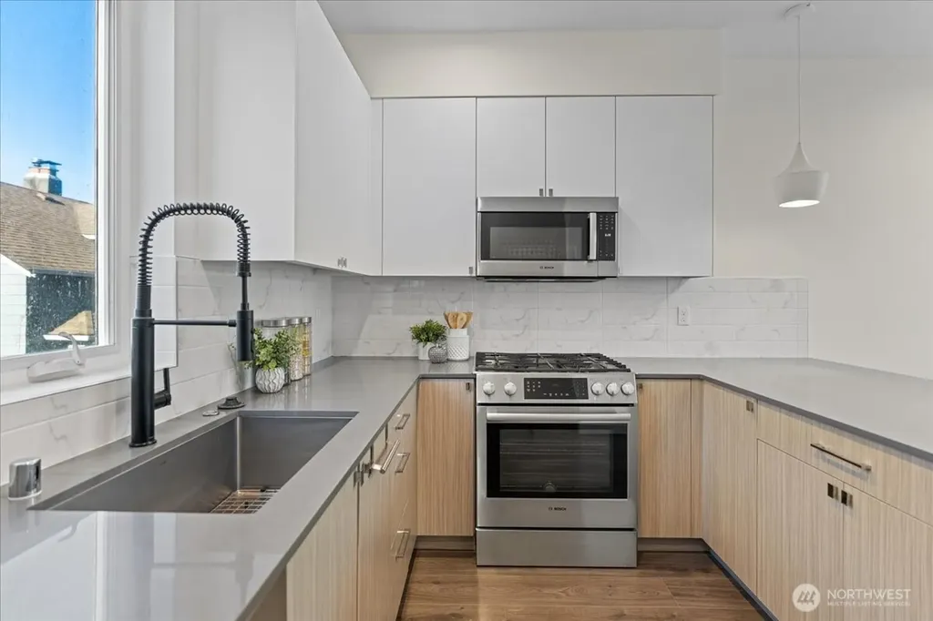 2310 W Newton Street Seattle WA 98199