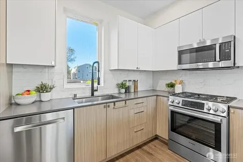 2310 W Newton Street Seattle WA 98199