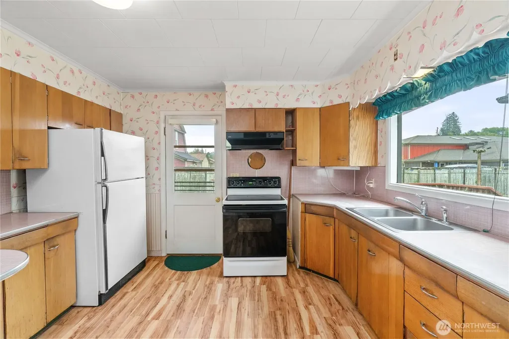 106 Jefferson Street South Bend WA 98586