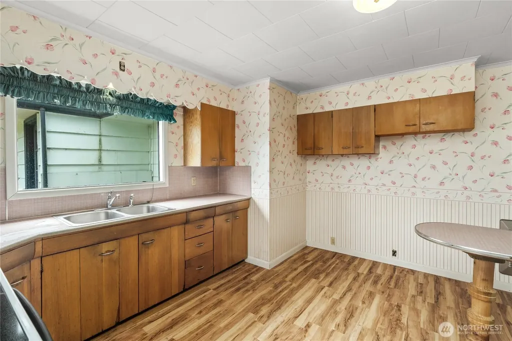 106 Jefferson Street South Bend WA 98586