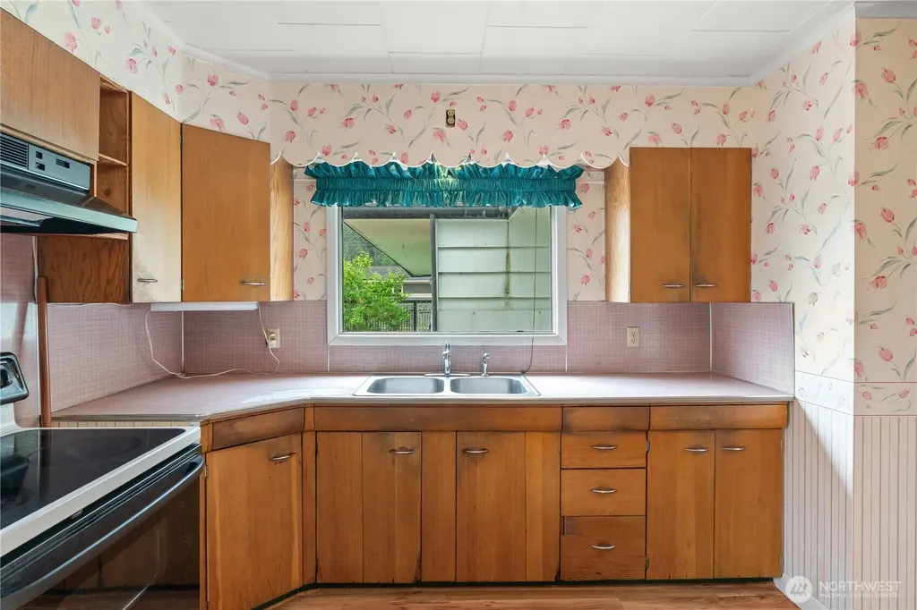 106 Jefferson Street South Bend WA 98586