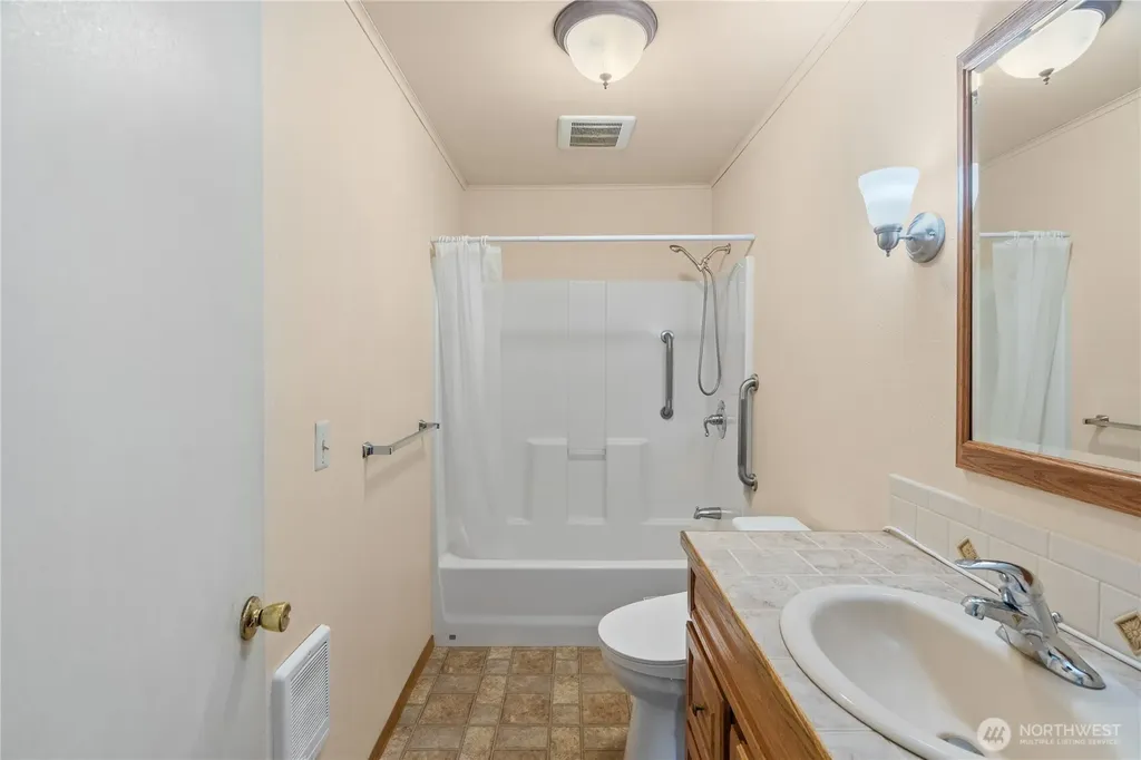 106 Jefferson Street South Bend WA 98586