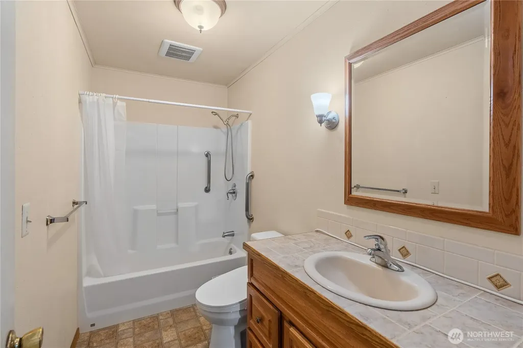106 Jefferson Street South Bend WA 98586