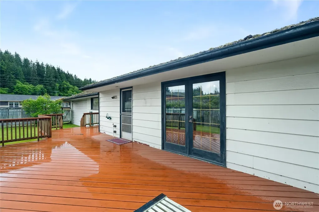 106 Jefferson Street South Bend WA 98586