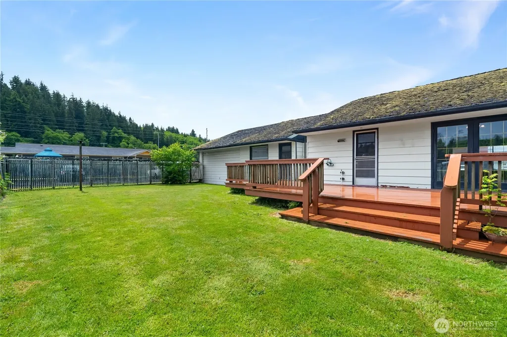 106 Jefferson Street South Bend WA 98586