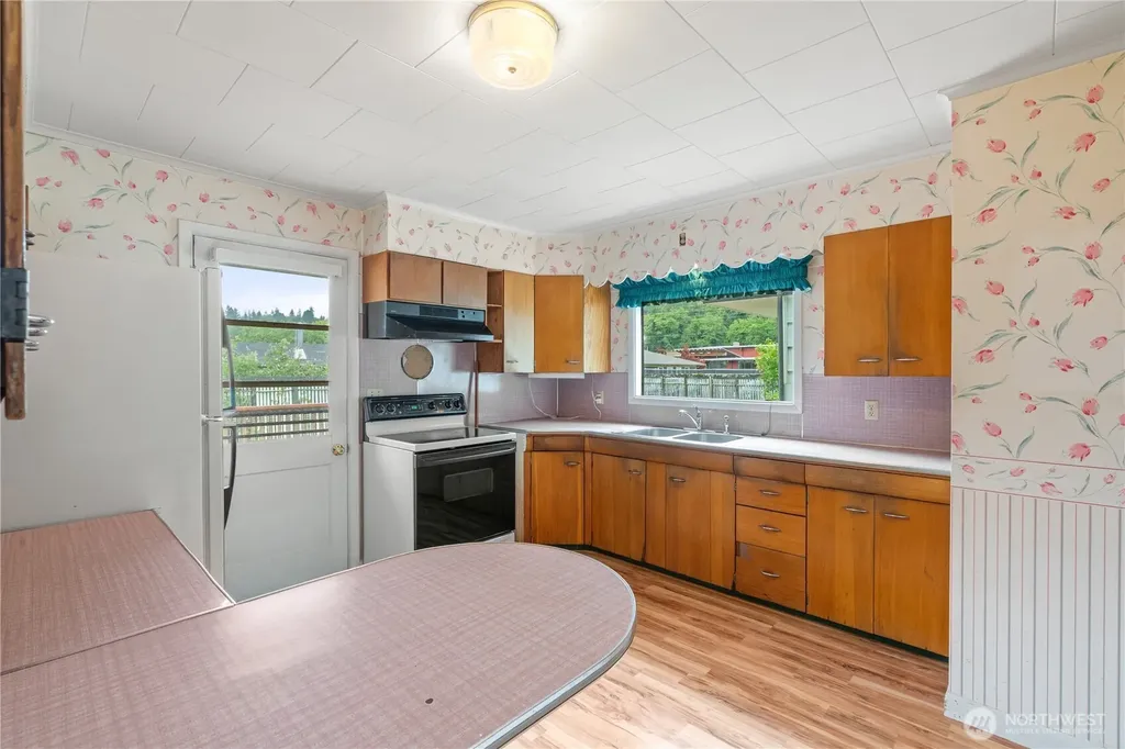 106 Jefferson Street South Bend WA 98586