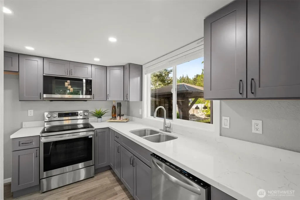 1706 Balsa Court Milton WA 98354