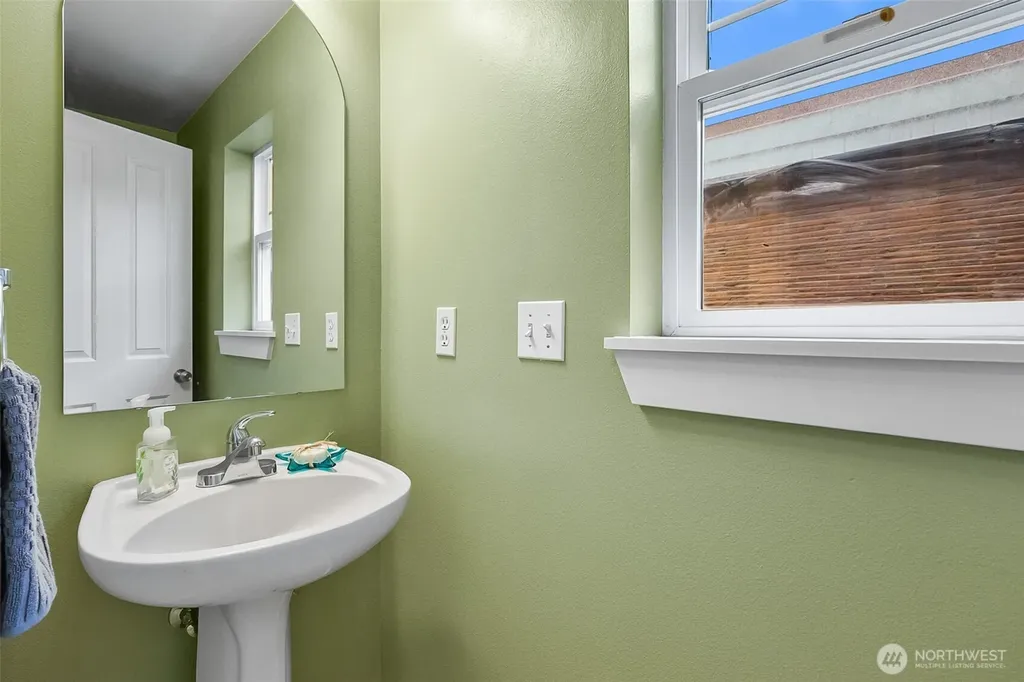 1533 NW 51st Street Seattle WA 98107