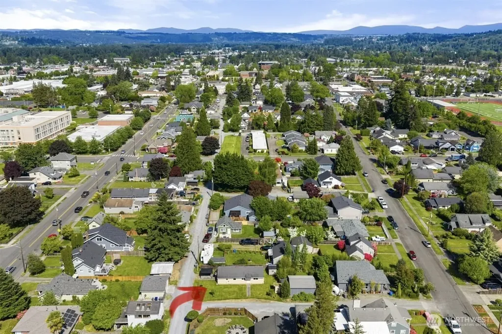 805 1/2 4th Avenue SW Puyallup WA 98371