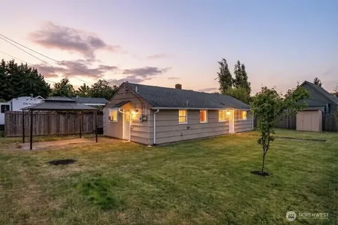 805 1/2 4th Avenue SW Puyallup WA 98371