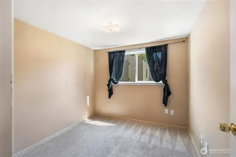 805 1/2 4th Avenue SW Puyallup WA 98371