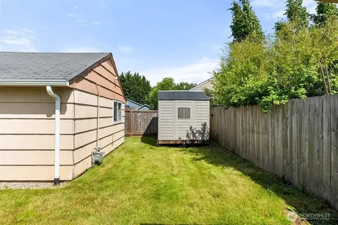 805 1/2 4th Avenue SW Puyallup WA 98371