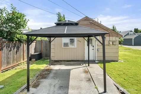 805 1/2 4th Avenue SW Puyallup WA 98371
