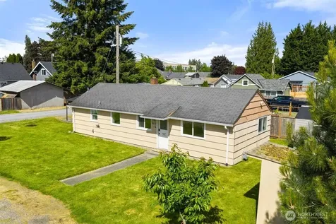 805 1/2 4th Avenue SW Puyallup WA 98371