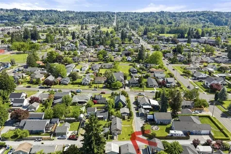 805 1/2 4th Avenue SW Puyallup WA 98371