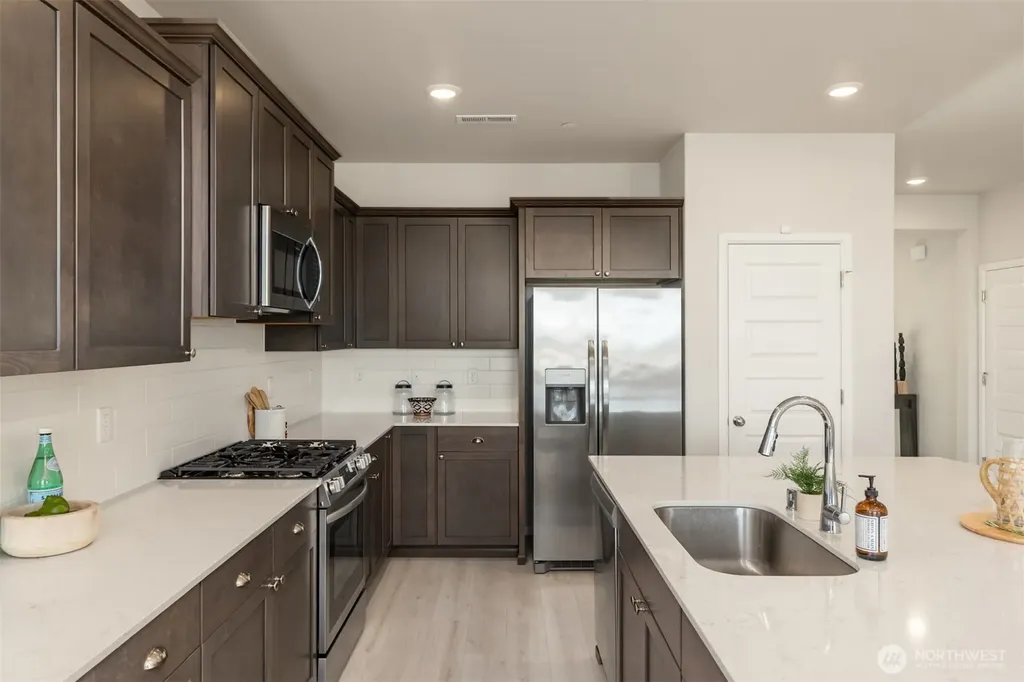 1162 Panoramic Loop Bremerton WA 98312