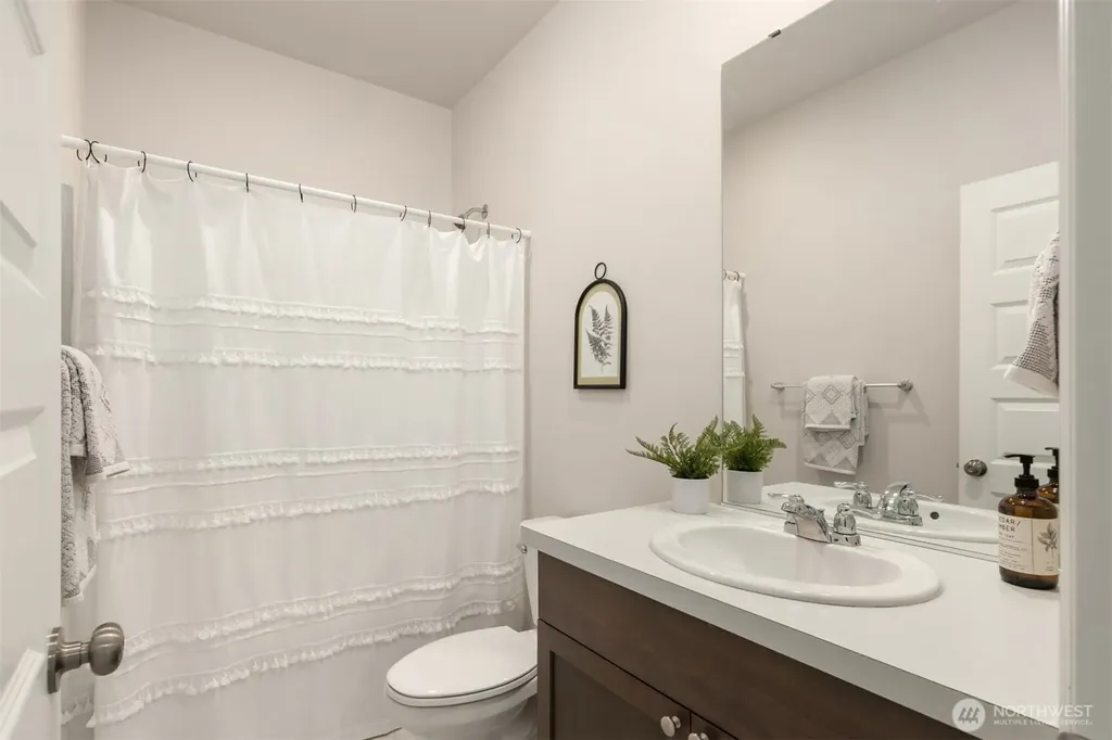 1162 Panoramic Loop Bremerton WA 98312
