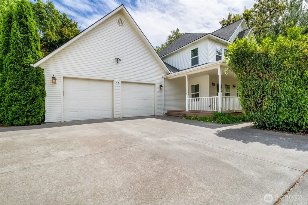 17 SW Homestead Avenue College Place WA 99324