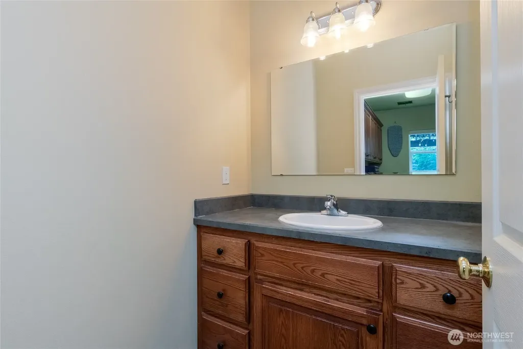 17 SW Homestead Avenue College Place WA 99324
