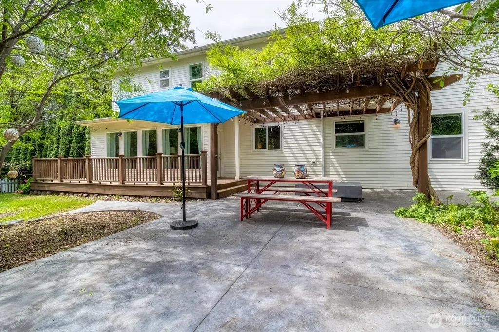 17 SW Homestead Avenue College Place WA 99324