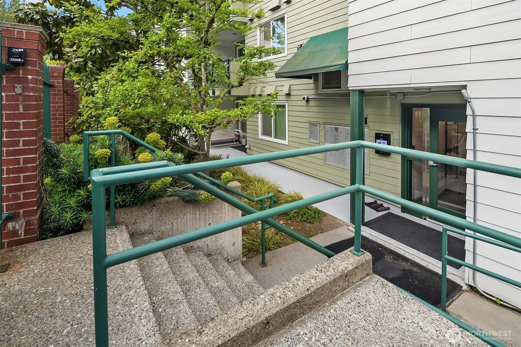 1818 18th Avenue Seattle WA 98122
