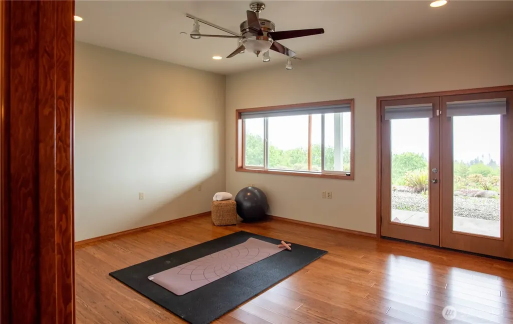 975 E Simmons Road Port Angeles WA 98362