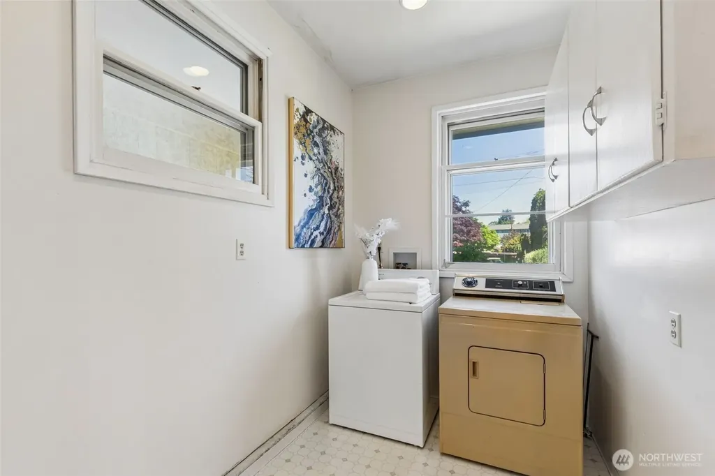 14205 11th Avenue SW Burien WA 98166