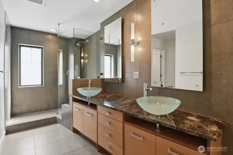 10575 NE 12th Place Bellevue WA 98004