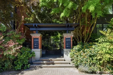 10575 NE 12th Place Bellevue WA 98004