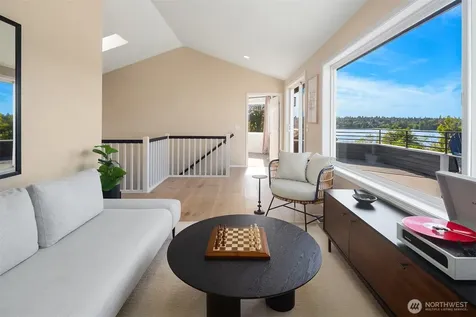 2112 N 64th Street Seattle WA 98103