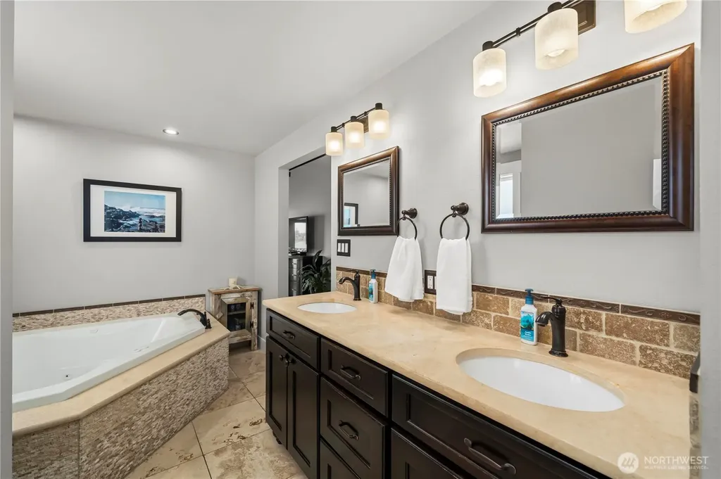 1601 Tacoma Point Drive E Lake Tapps WA 98391