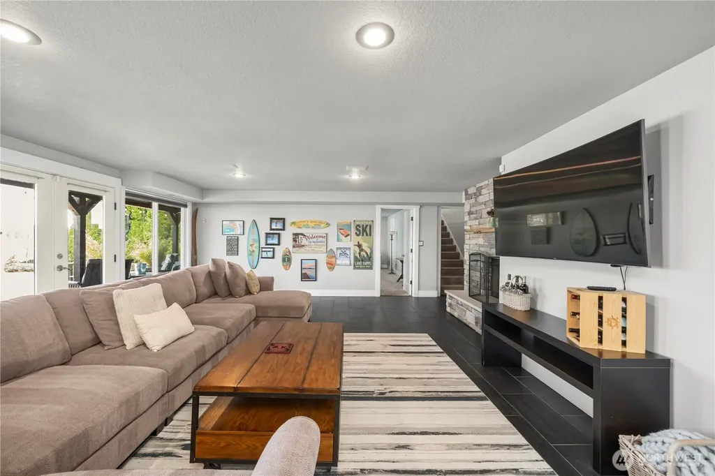 1601 Tacoma Point Drive E Lake Tapps WA 98391