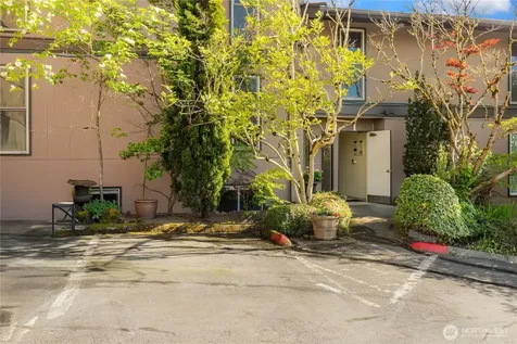 1425 S Puget Drive Renton WA 98055