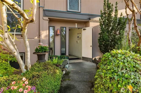 1425 S Puget Drive Renton WA 98055